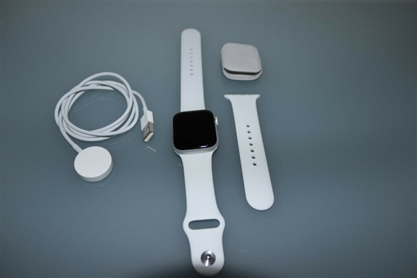 Thay Mặt Kính Apple Watch Series 4 Nhanh chóng - Giá rẻ